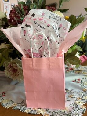 🎀💋🎀 NEIMAN MARCUS BEAUTY BUNDLE 🎀💋🎀 NWT 🎀💋🎀